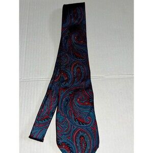 VTG Strathmore All Silk 100% Silk Paisley Design  Classic Men’s tie